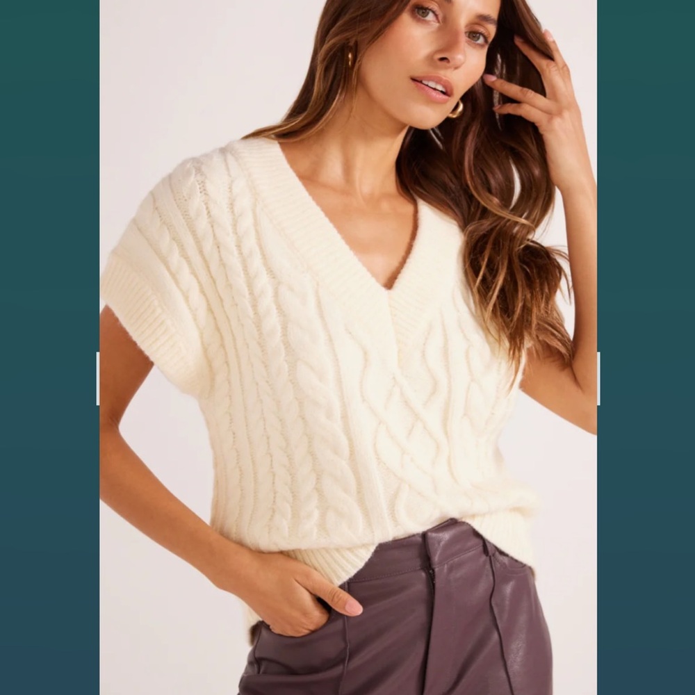 MINKPINK Women's Ivory Cable Knit V-Neck Sweater Vest. New.  Small